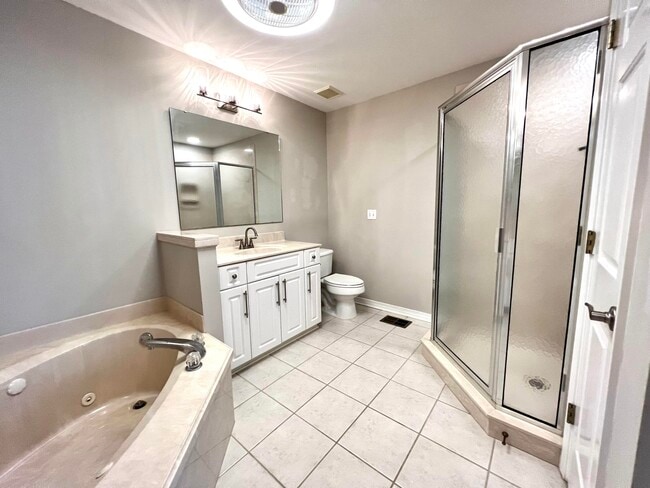 Building Photo - 1311 Treasure Cove