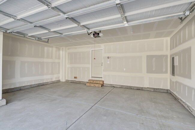Building Photo - 1040 S 1200 W