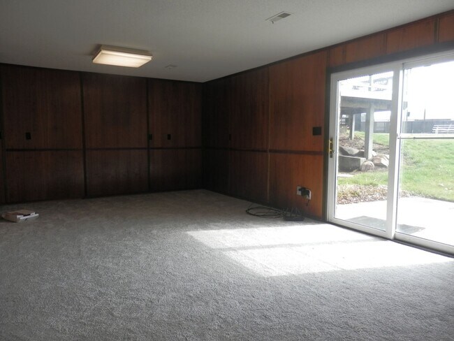 Building Photo - 1510 Woodrail Ave