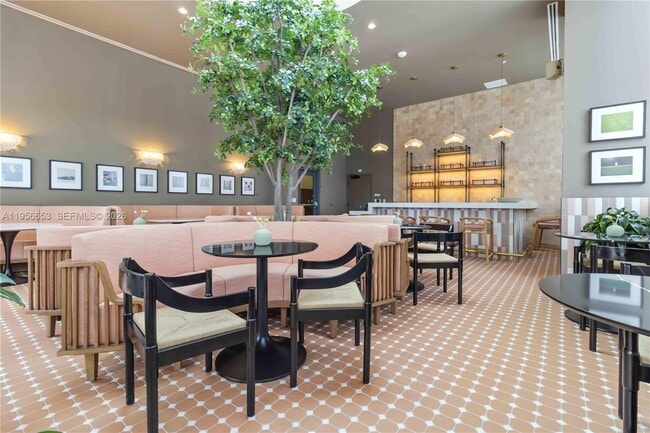 Building Photo - 11 NE 6th St