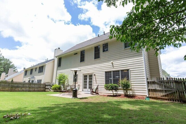 Building Photo - 3360 Shallowford Green Dr