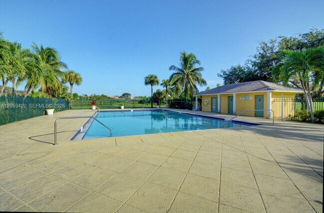 Building Photo - 1822 Meadows Cir