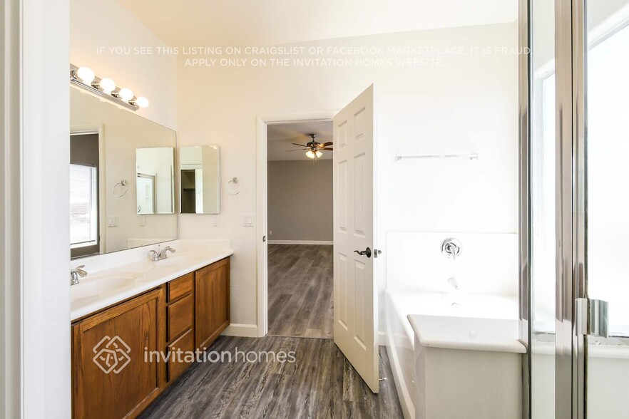 Building Photo - 3841 W Rushmore Dr