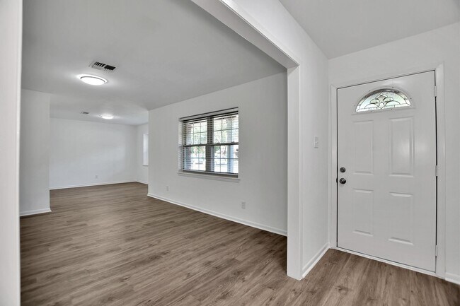 Building Photo - 10513 Moorberry Ln