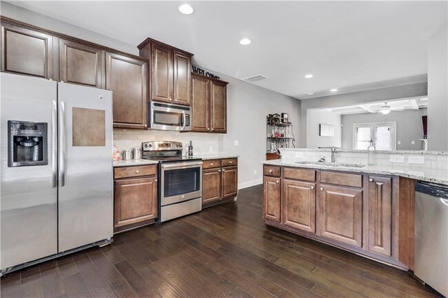 Building Photo - 5084 Whiteoak Terrace SE