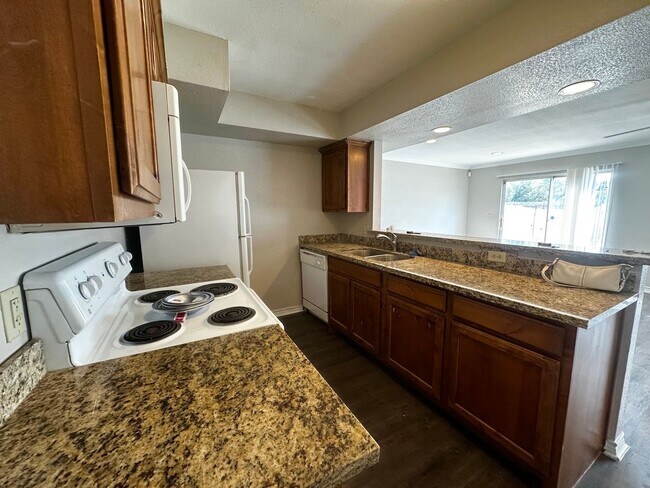 Building Photo - 2527 Pascal Ct