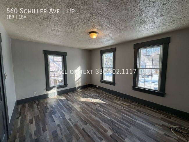 Building Photo - One bedroom one bathroom second level apar...