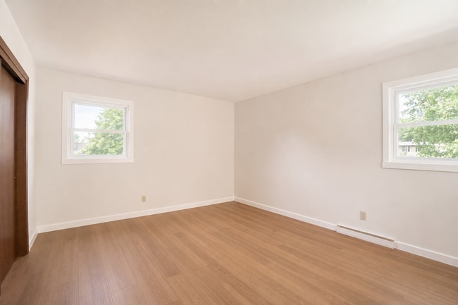 Building Photo - Updated 3 Bed Duplex!