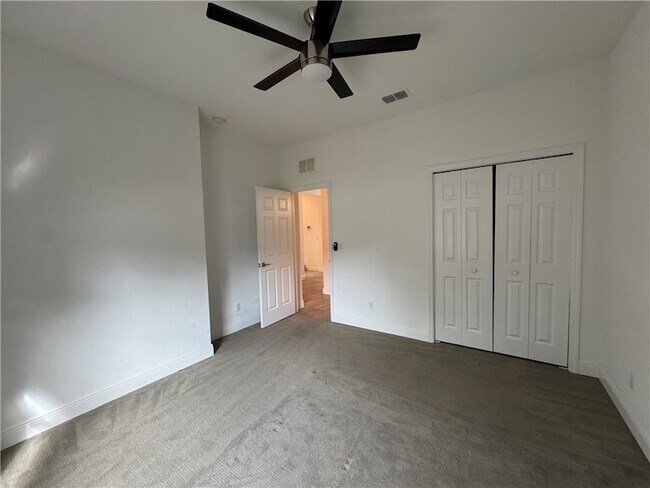 Building Photo - 1751 Willows Sq