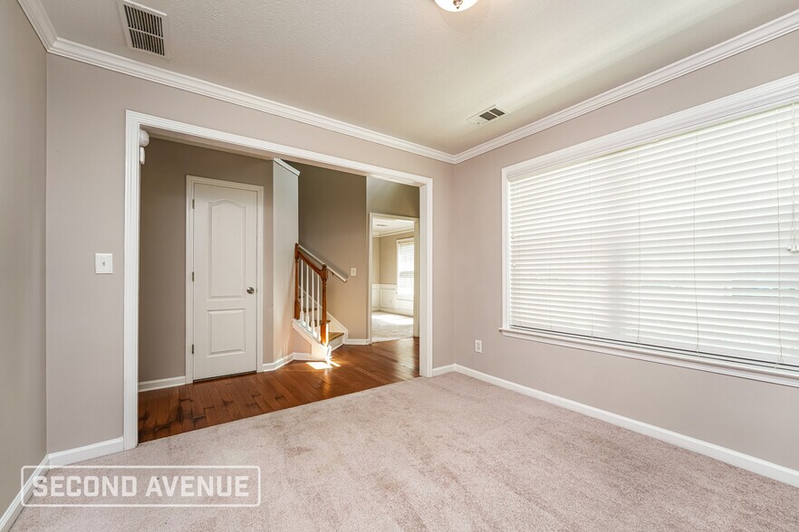 Building Photo - 3748 White Pine Rd