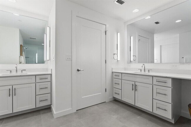 Building Photo - 920 N Osceola Ave