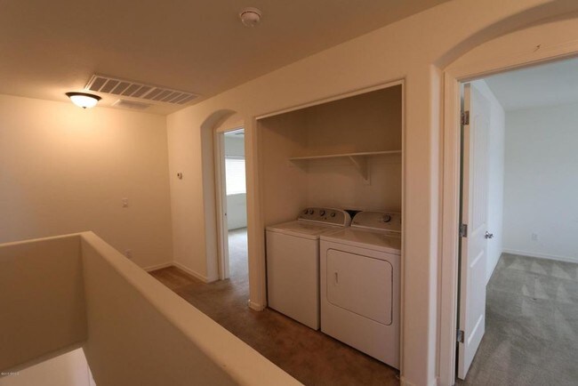 Building Photo - 1404 S Newberry Ln