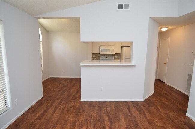Building Photo - 8625 Mallard Reserve Dr