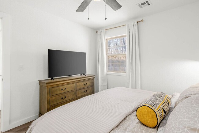 Building Photo - 1 Iris Way