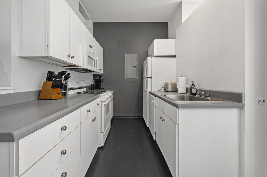 Building Photo - 160 E Berkeley St