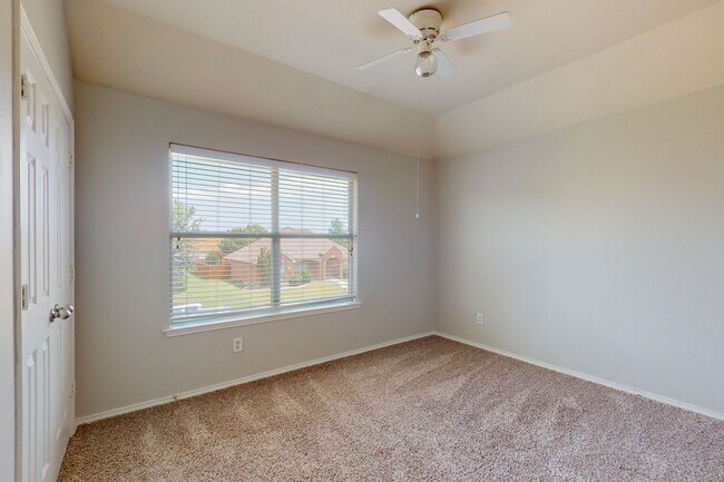 Building Photo - ***Pre-Marketing*** Great Home with Room T...