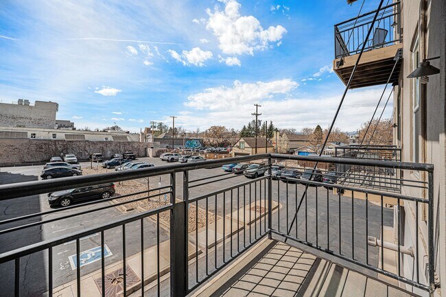 Building Photo - Urban Loft Living in the Heart of Baker W/...
