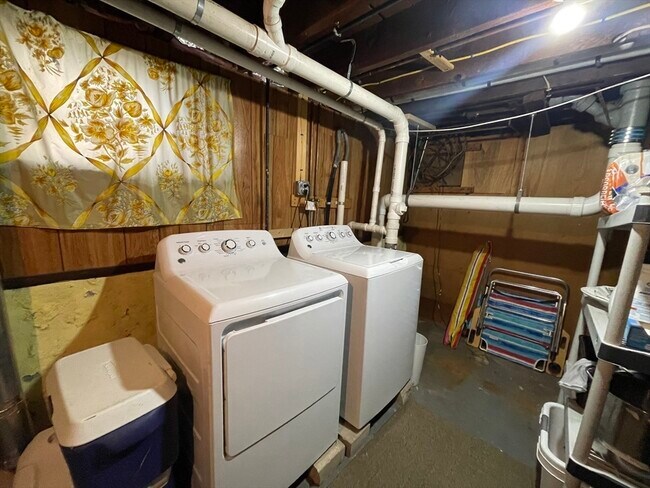 Building Photo - 29 Springfield St