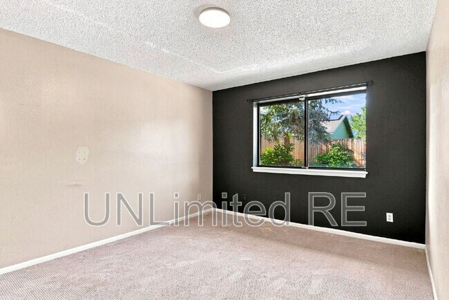 Building Photo - 2700 W Lynette Dr