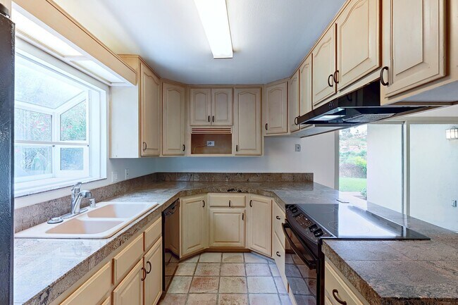 Building Photo - San Carlos West 2story with Canyon Views 5...