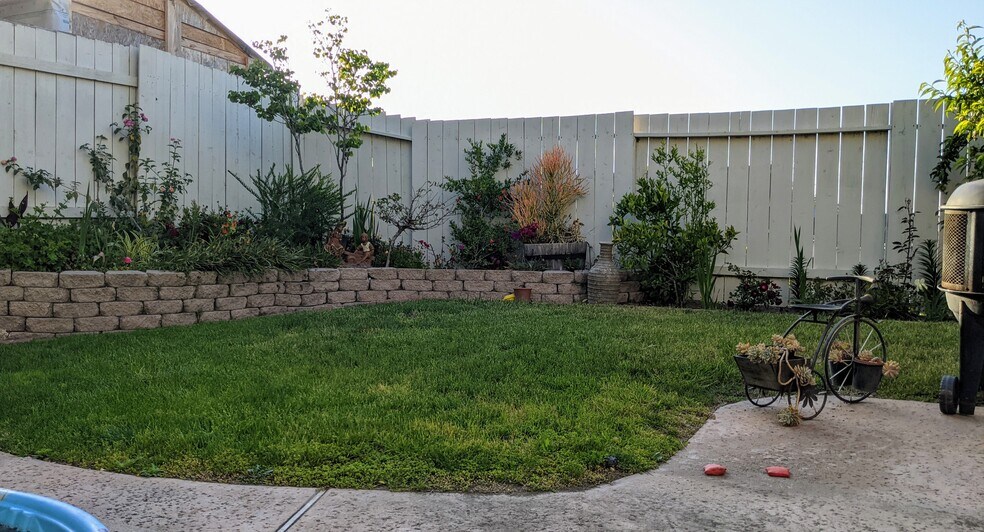 Building Photo - 9580 Hiker Hill Rd