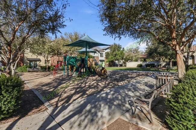 Building Photo - Modern Gilbert Lakeview Townhome in The Lakes at Annecy