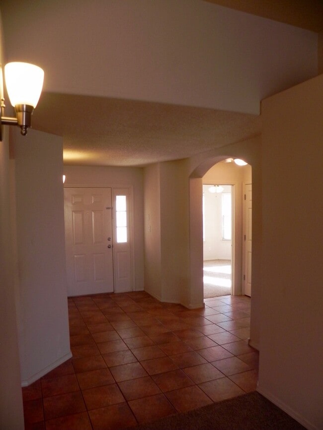 Building Photo - Great Single Story Home In Highly Desirabl...