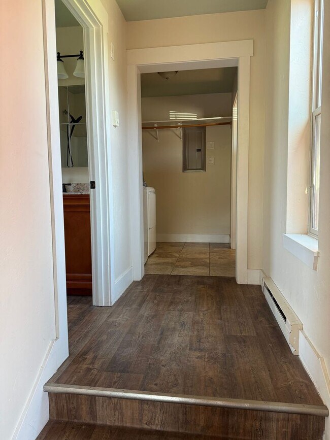 Building Photo - 3 Bedroom 2 Bathroom South of Bozeman!