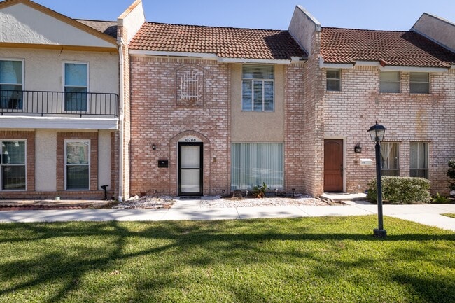 Building Photo - 10788 Briar Forest Dr