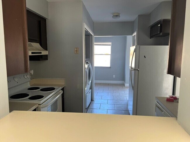 Building Photo - 36 Sandalwood Ct