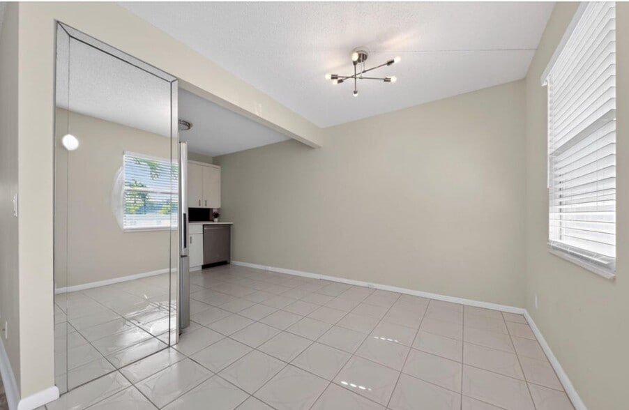 Building Photo - 2012 Hythe A