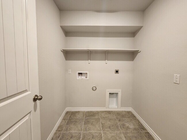 Building Photo - "Bright and Beautiful 3-Bedroom 2-Bath Hom...