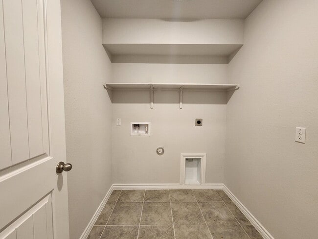 Building Photo - Bright & Beautiful 3-Bedroom Home in Three...