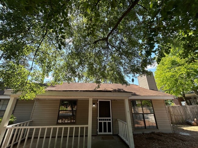 Building Photo - 528 Wessinger St