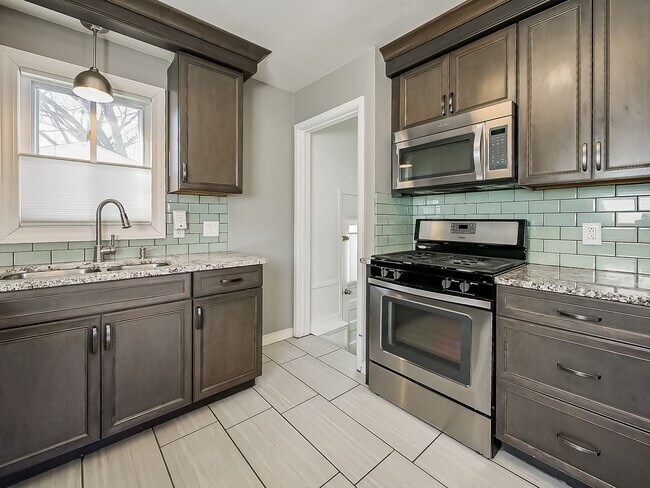 Building Photo - AVAILABLE NOW! Beautifully Updated 3-Bedroom Home with High-End Finishes!