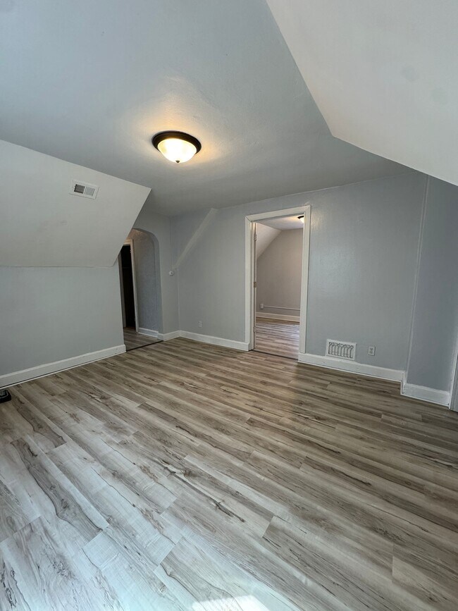 Building Photo - 1614 Sibley Ave