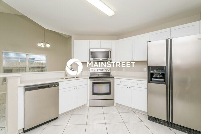 Building Photo - 3 Bedroom Pet-Friendly Home in Brandon, FL with Main Street Renewal