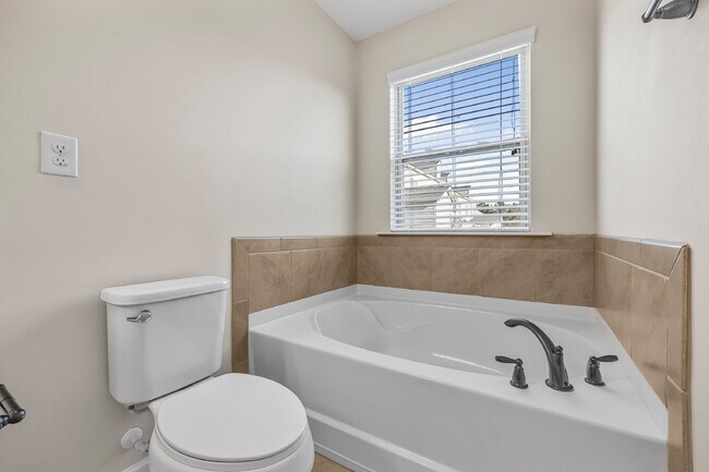 Building Photo - Your Next Home Awaits! 3BR Townhome with G...