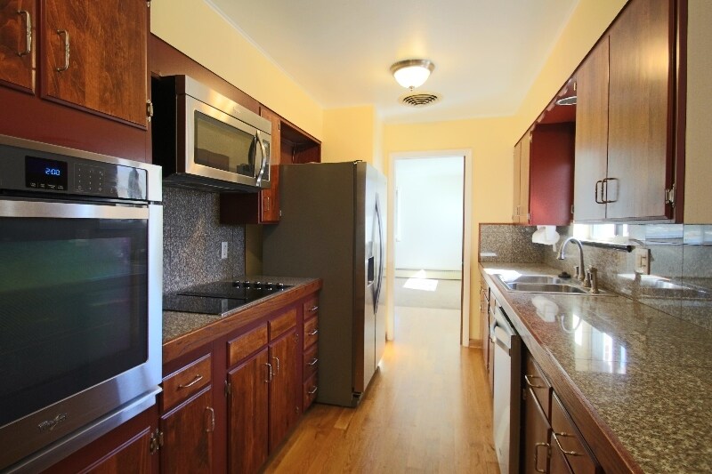 Building Photo - 2565 Willow Ln