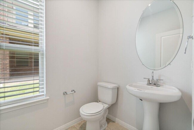 Building Photo - 5711 Pleasanton Pkwy