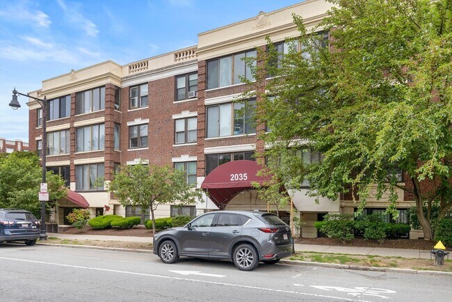 Building Photo - 2035 Commonwealth Ave
