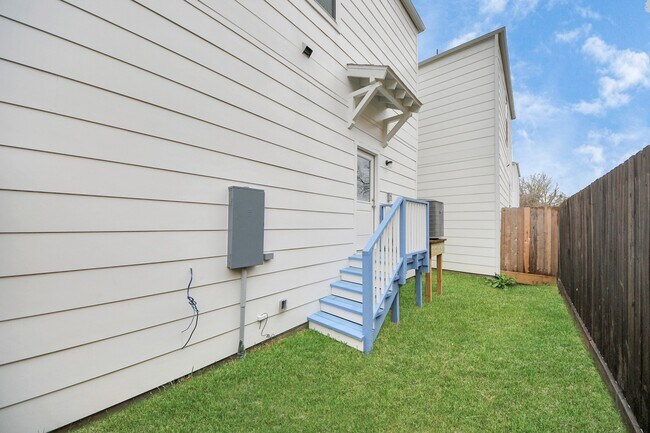 Building Photo - 5218 Burress Springs Ln