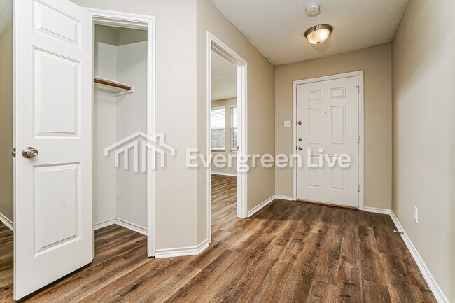 Building Photo - 1012 Willow Tree Dr