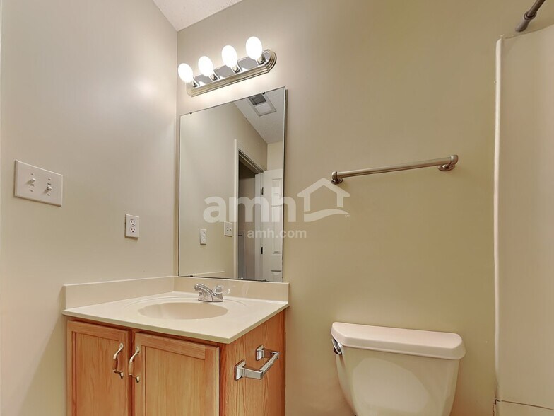 Building Photo - 10188 Kay Oak Cove