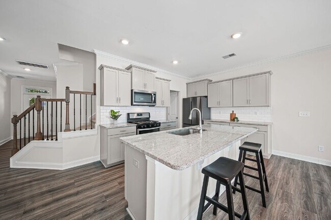 Building Photo - Modern Comfort, Flexible Living, Tailored ...