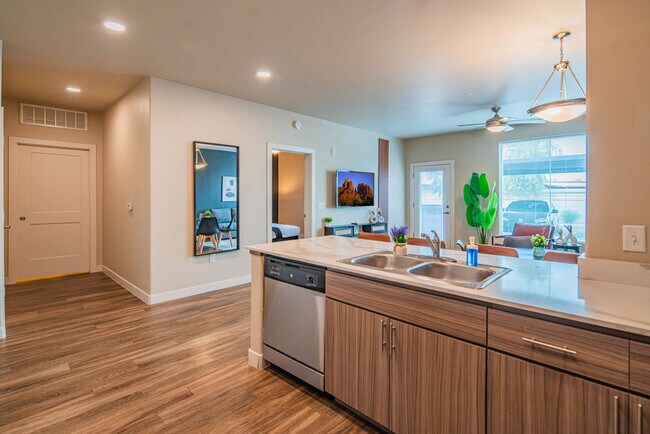 Building Photo - 2044 S Willow Creek Apartment