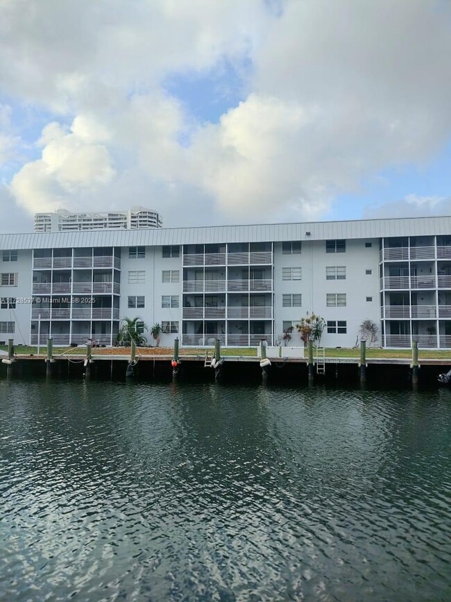 Building Photo - 3600 NE 170th St