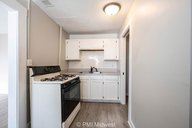 Building Photo - 1 Bedroom 1 bath