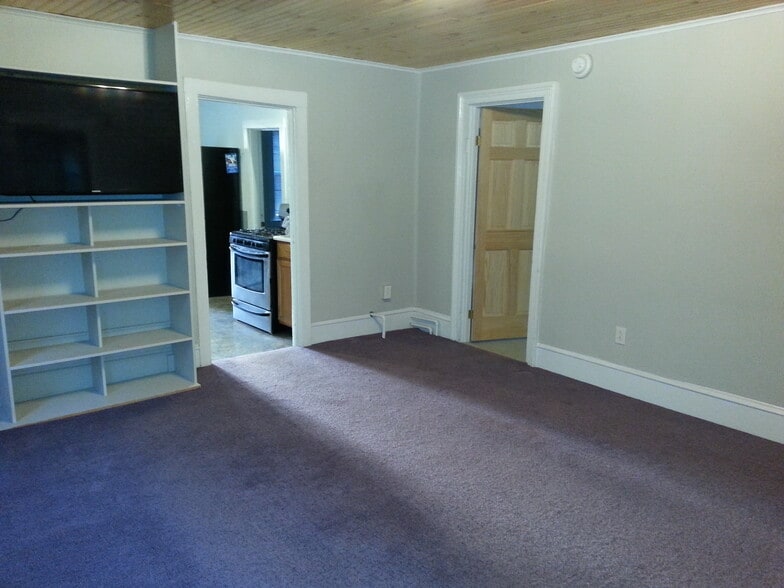 Building Photo - 188 Pine St