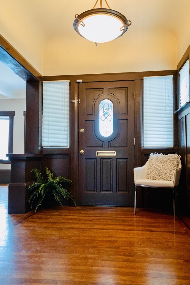 Entry Way - 2406 P St